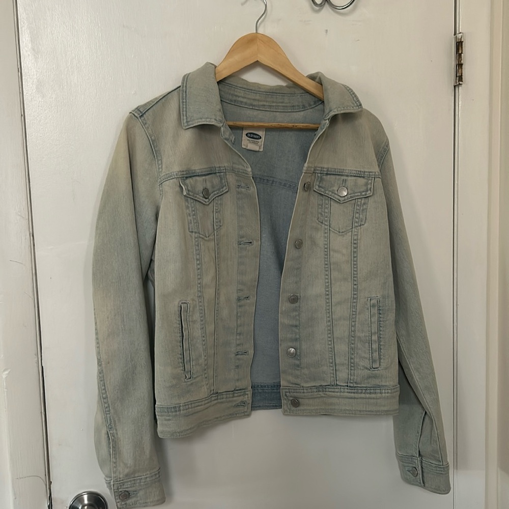 Cute light wash Jean jacket